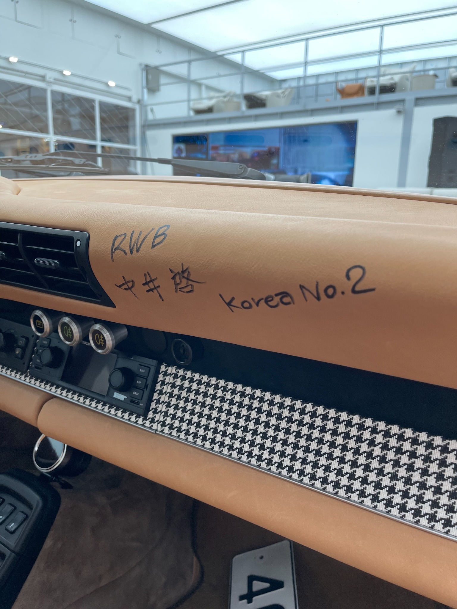 대시보드에 남은 Korea No.2.