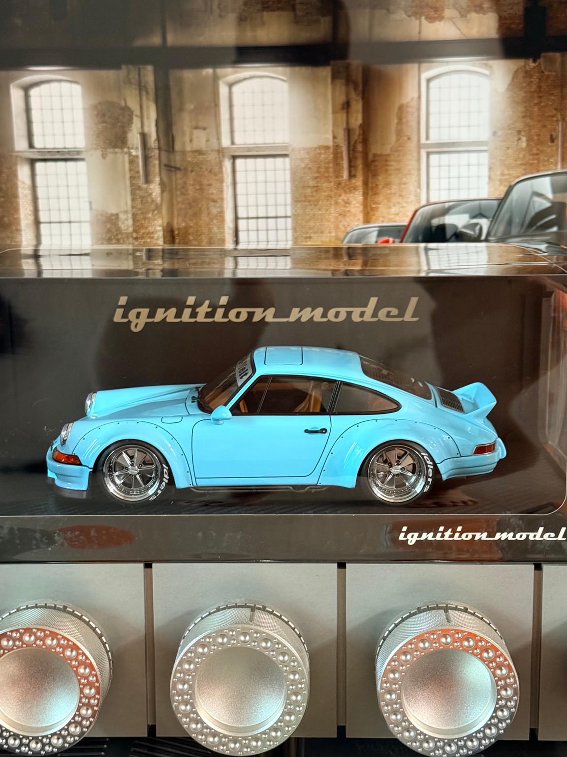 Side view of the light-blue HANGANG scale model with its wheels and rear spoiler