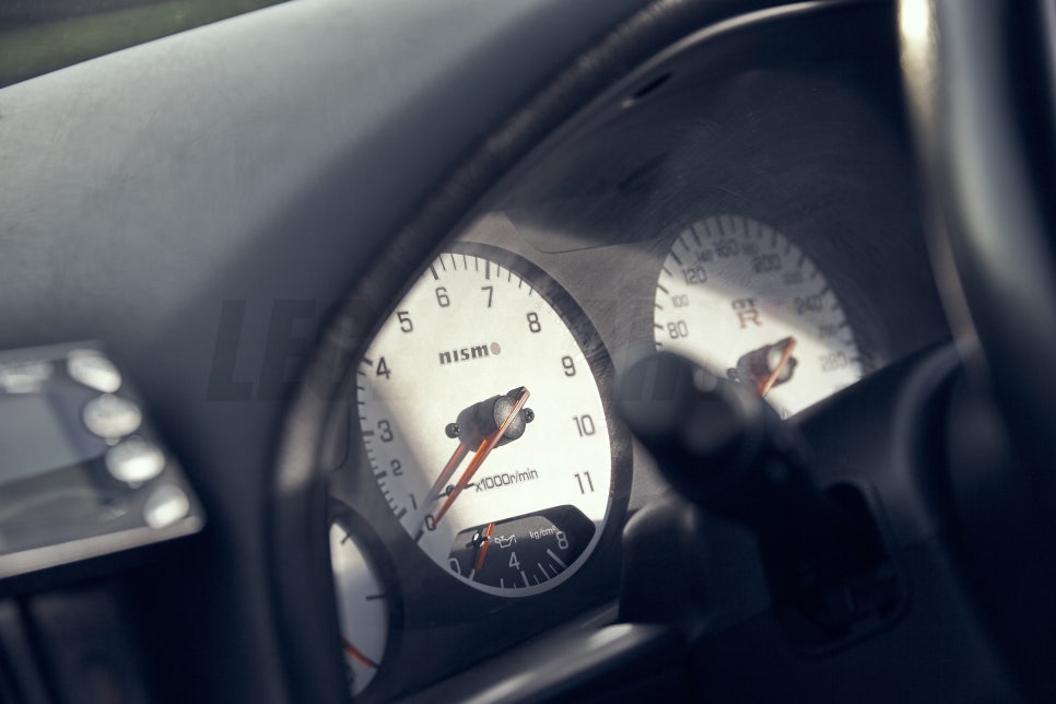 Nissan Skyline GT-R (R34) V-spec II — archive photograph 37.1