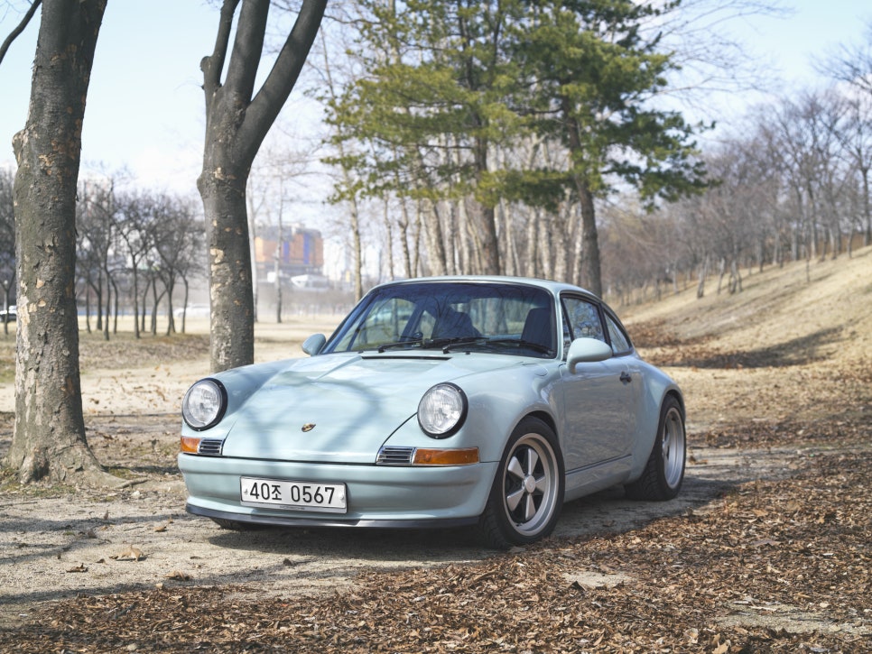 Porsche 911 (964) Carrera 4 — archive photograph 8.1