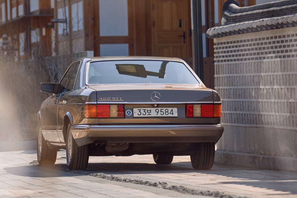 Mercedes-Benz W126 560SEC — archive photograph 24.1