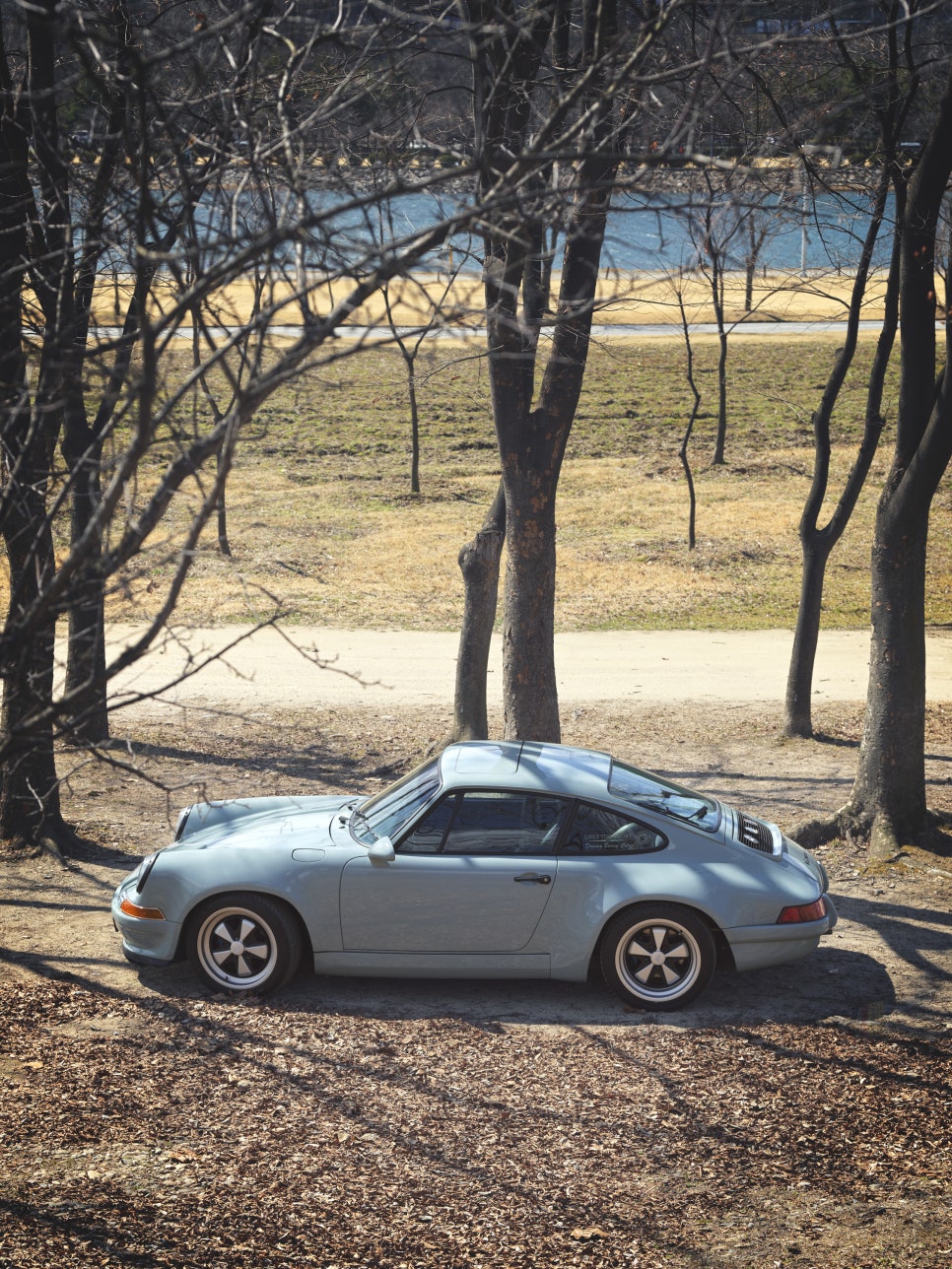 Porsche 911 (964) Carrera 4 — archive photograph 13.1
