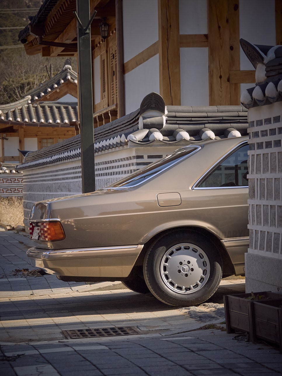 Mercedes-Benz W126 560SEC — archive photograph 29.1