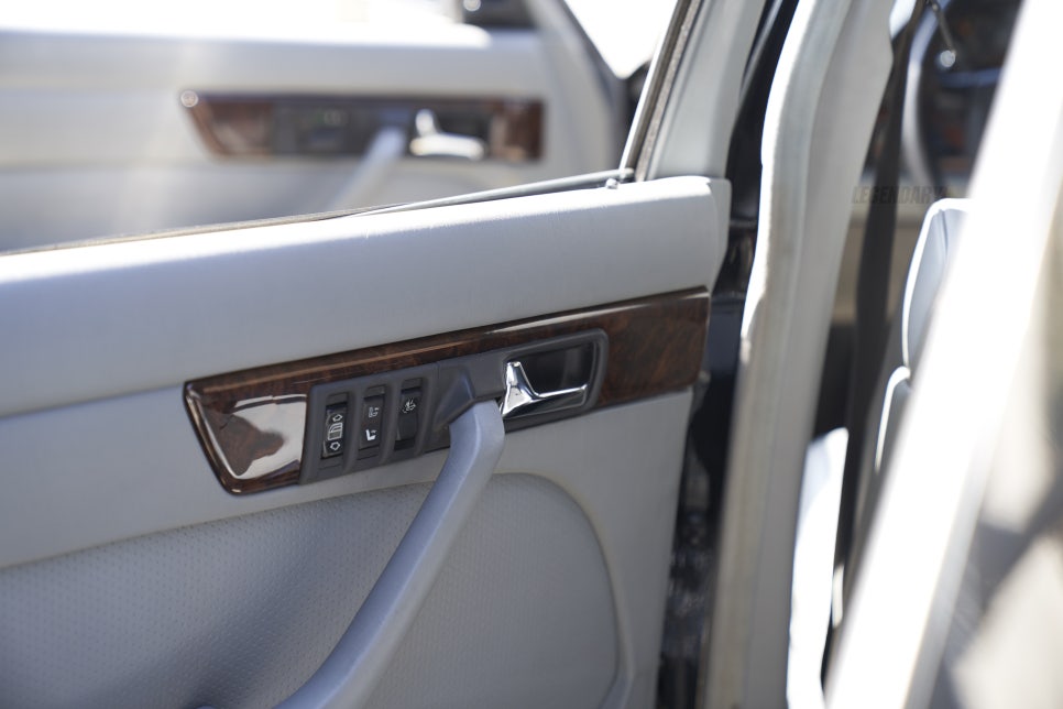 Mercedes-Benz W126 560SEL — archive photograph 42.1