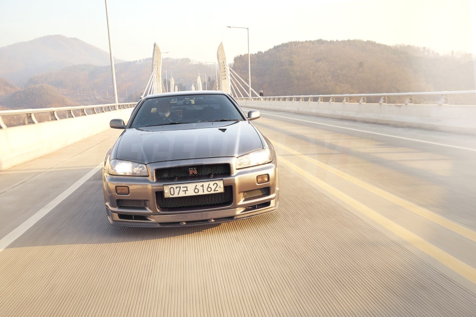 Nissan Skyline GT-R (R34) V-spec II — archive photograph 6.1