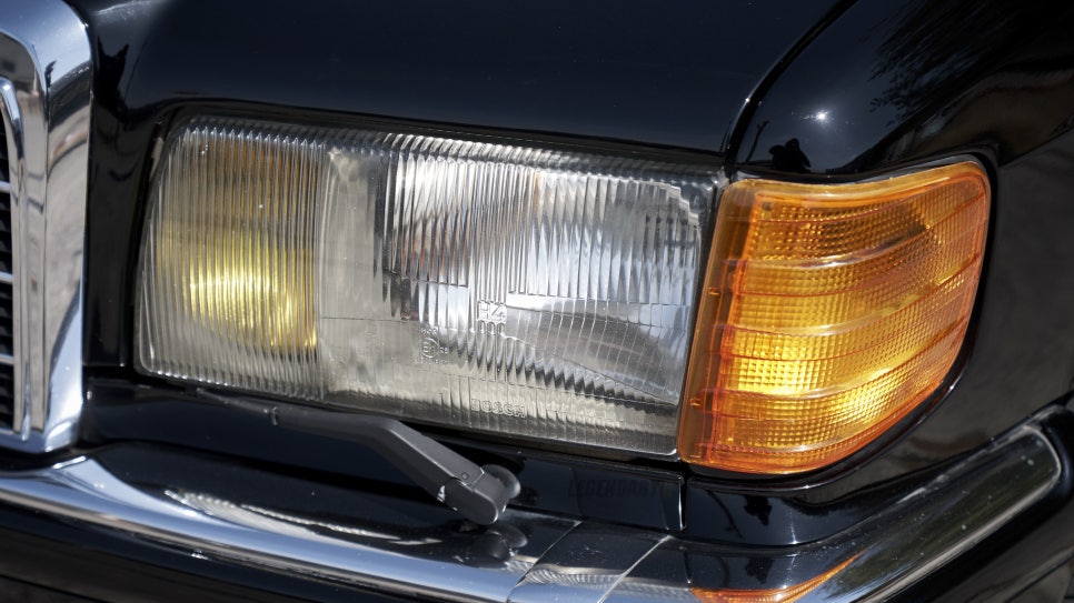 Mercedes-Benz W126 560SEL — archive photograph 14.1