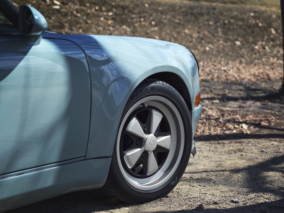 Porsche 911 (964) Carrera 4 — archive photograph 11.1
