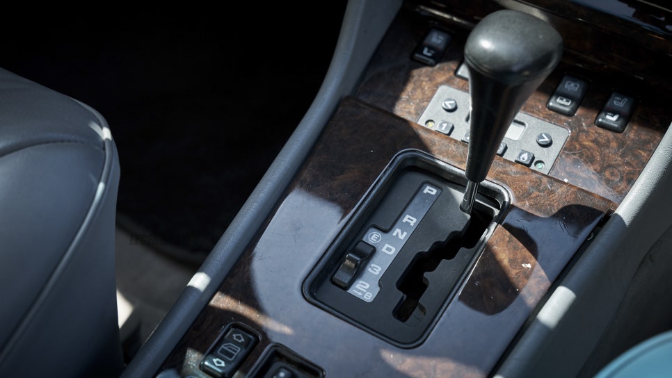 Mercedes-Benz W126 560SEL — archive photograph 40.1