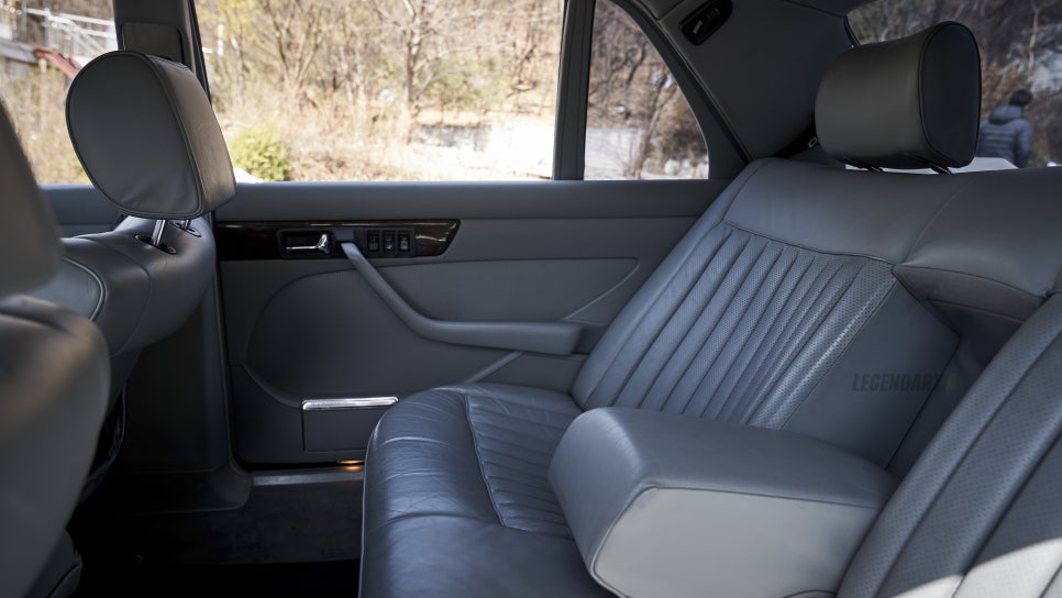 Mercedes-Benz W126 560SEL — archive photograph 44.1