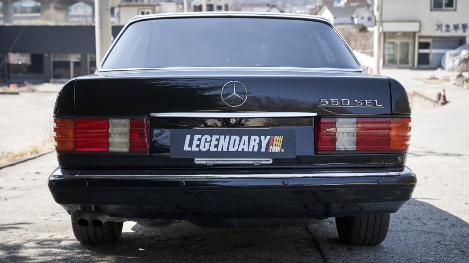 Mercedes-Benz W126 560SEL — archive photograph 19.1