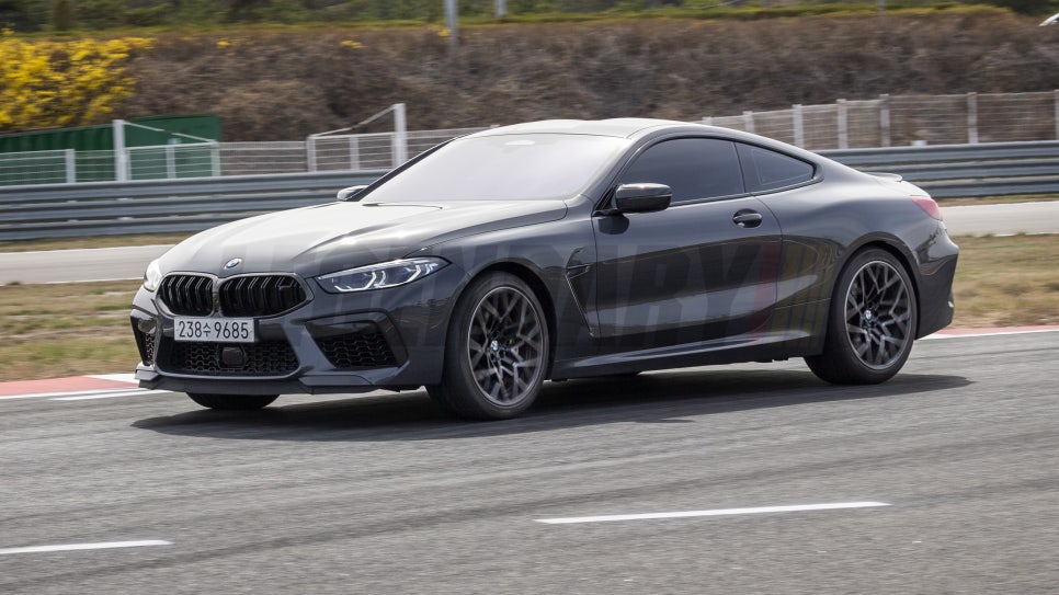 BMW M8 Competition & 850 CSi — archive photograph 19.1