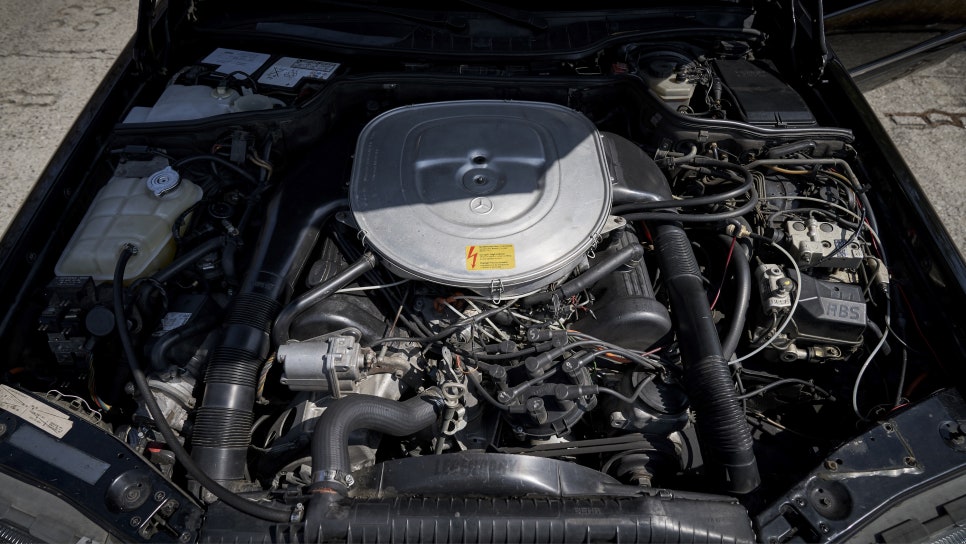 Mercedes-Benz W126 560SEL — archive photograph 38.1