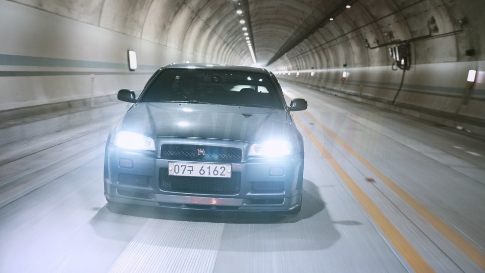 Nissan Skyline GT-R (R34) V-spec II — archive photograph 10.1
