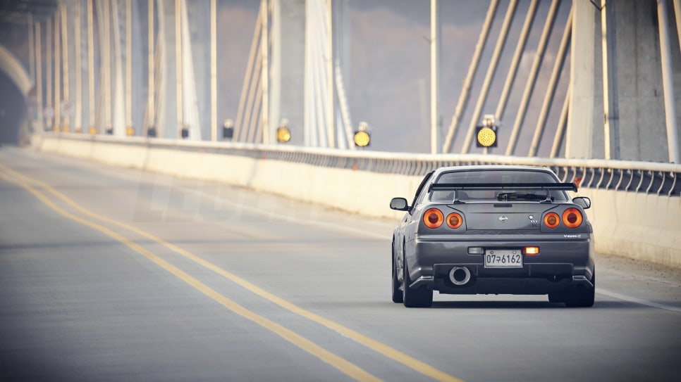 Nissan Skyline GT-R (R34) V-spec II — archive photograph 8.1