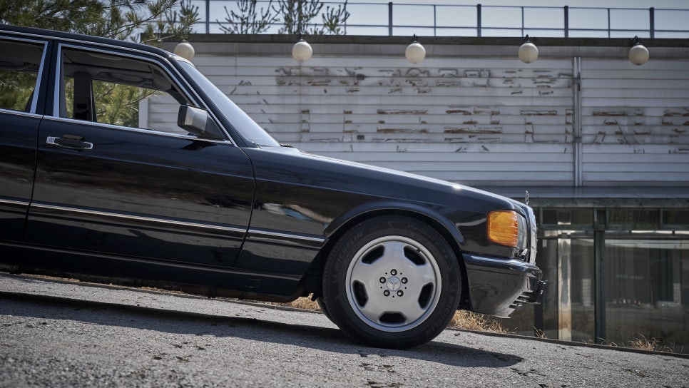 Mercedes-Benz W126 560SEL — archive photograph 46.1