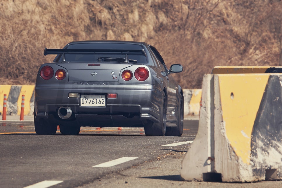 Nissan Skyline GT-R (R34) V-spec II — archive photograph 19.1