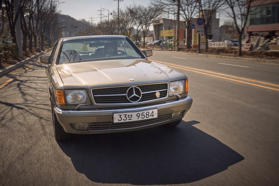 Mercedes-Benz W126 560SEC — archive photograph 8.1