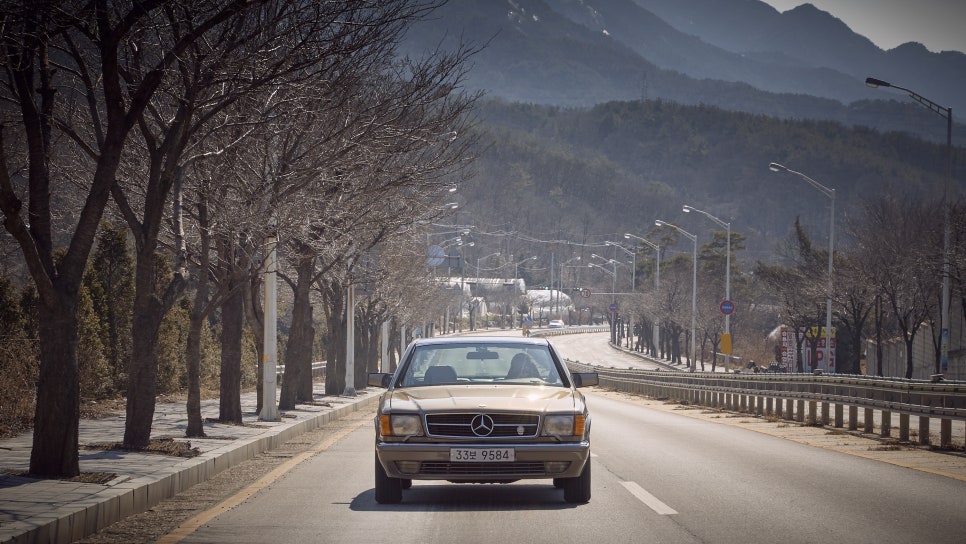 Mercedes-Benz W126 560SEC — archive photograph 6.1