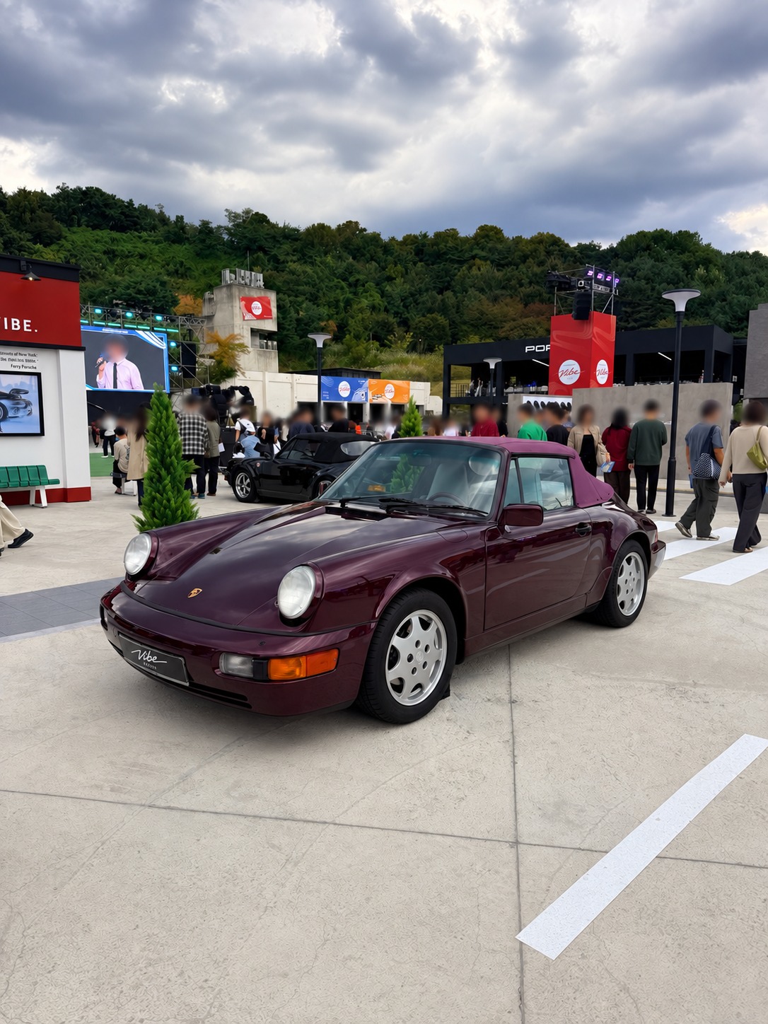 An air-cooled 911 Cabriolet among the outdoor exhibits.