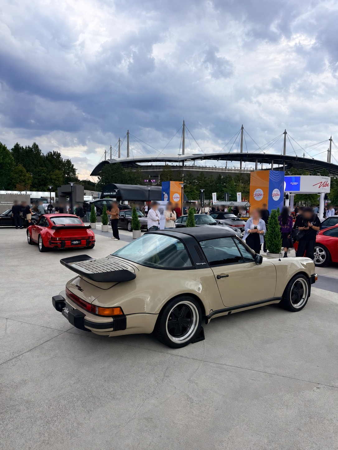 The silhouette of a classic 911 Targa.